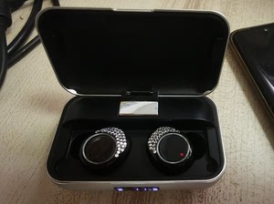veecans蓝牙耳机,镶嵌施华洛世奇水晶,全新,公司发的奖