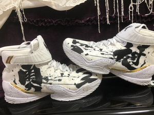 安踏kt3勇冠三军,也就是大家熟知的水墨智者的高配版,全球限