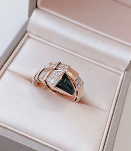 bvlgari宝格丽黑玛瑙半满钻蛇头戒指s号 蛇戒有弹性