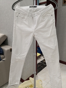 卡玛白色牛仔裤