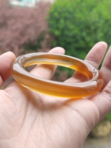 天然无优化玛瑙手镯圆条高冰透蜜糖黄玉髓镯子56圈口口径.