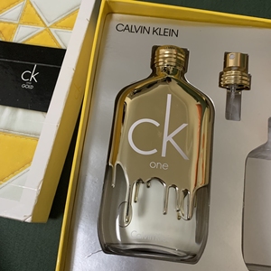 ck gold限量版小金瓶香水专柜买的ck one限量版中性