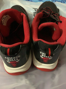 安踏芝加哥公牛款,几成新自己看下图,二手鞋无原盒,接受再拍