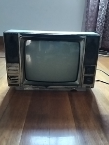 96年二手金星牌14寸黑白电视机,老古董咯!