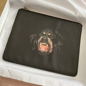 确保正品,纪梵希大号罗威纳犬狗头手包,购于上海国金专柜店,小