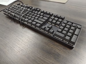 出售雷柏v500pro黑轴机械键盘,京东自营店购买使用两年