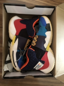 威少2首发配色,38.5码保正,成色自观,鞋底氧化比较严重