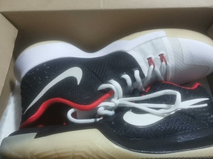 欧文3中国行 二手,成色很新,压马路5次,白色的那只有氧化