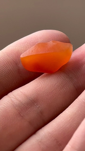 红宝石光!产地富蕰杜热!天然无修烤!干净完整无伤无缺!2克!