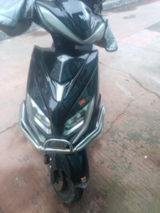 建摩电动车,72伏最快能跑80多是空架子没有电瓶,适合美团