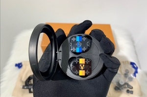 lv一代耳机 鸳鸯配色 配件齐全 正常使用痕迹 整体成色可