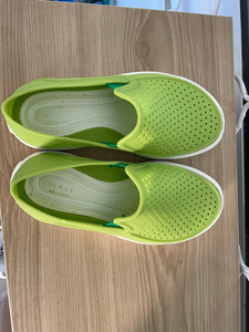 crocs卡骆驰 儿童凉鞋,洞洞鞋 夏天穿.绿色平底网洞鞋