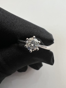 老凤祥au750钻戒