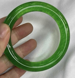 翡翠老坑高冰玻璃种帝王绿翡翠圆条玉手镯a货辣色满绿镯5人付款6999