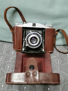 老相机，上海201老相机一台，成色如图，年代久了，机身贴皮老