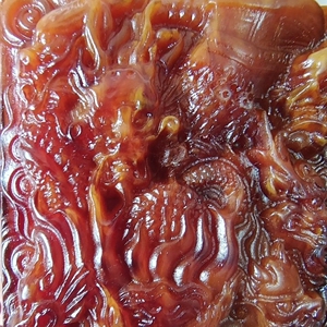 龙涎香灰琥珀九龙运财配珠链双面吊牌雕工精细自然留香安神助眠