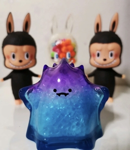 【出】绝版泡泡玛特yuki一代蓝冰彩色透明款盲盒