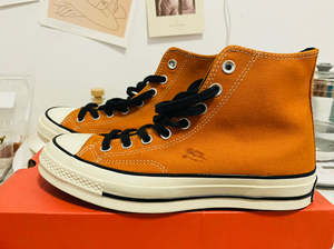正品全新匡威1970s ,橘黄色40码, 微瑕疵图左脚边有胶