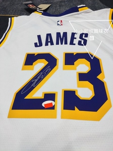 詹姆斯相框球衣徽章周边纪念品签名礼盒摆件篮球七夕男友生日礼物3人