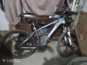 捷安特山地自行车好像是29寸车架!适合175-185身高.
