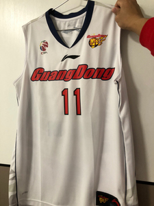 广东宏远队队长 易建联的队友周鹏的球衣 全新正品带吊牌