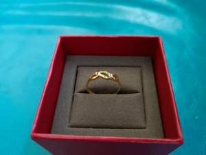 周大生足金戒指,完全新货,购买后一次未带,发票,包装盒齐全