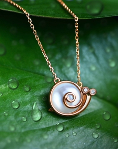 佐卡伊钻石蜗牛项链,全新,爱在我心!