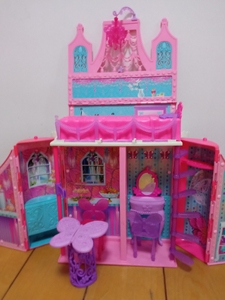 芭比娃娃  蝴蝶仙子与精灵公主甜甜屋过家家玩具屋手提礼盒装