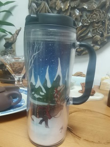 全新正品星巴克老标闪亮圣诞随行杯戴安娜杯。有岁月的痕迹。品相