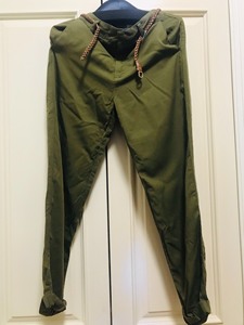 HM女式军绿色裤子，小码，全新保真不退不换！