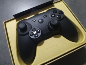 小米无线蓝牙游戏手柄2个,买后没用过一直闲置,实物拍摄,成色