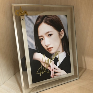 孟美岐亲笔签名