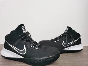 耐克欧文4简版 43码 正品保证 成色很好 鞋底几乎全新 一