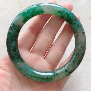 天娇玉器独山玉老坑料冰种满绿圆条手镯圈口58/11.6/11