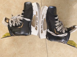 鲍尔2S冰球鞋31.5码，自家孩子使用，孩子长大了，需要换鞋