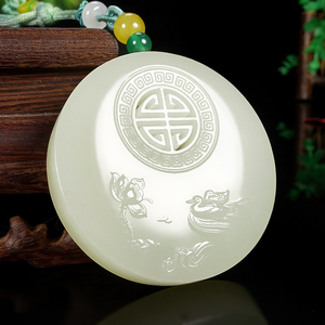 寓意花开富贵和田玉细腻油润莲花镯心把件吊坠74.32克