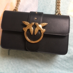 piko燕子包 买的真的不便宜 但是我觉得是假的 朋友买的