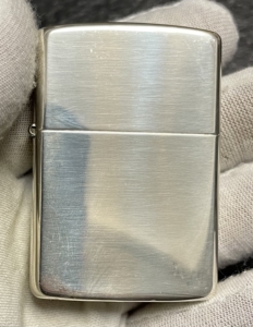 zippo/芝宝 89年9月纯银左斜老机,原版特殊底刻带年月