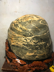 泰山黄金纹理,黄金石!收藏多年.高60宽61厚40,底座就