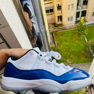 aj11白蓝康扣37.5码女 穿着5次以内 原盒配件齐全 正