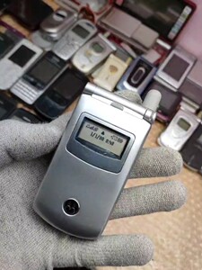 摩托罗拉t720古董翻盖手机