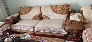 皇马梦丽莎棕色现代简约风格的皮质沙发，三座一套2.7米×1米