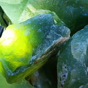 天然玉石原石岫玉毛料裸料玉雕练手料摆件把件吊坠挂件买一送一