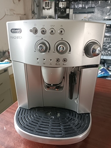 德龙咖啡机型号4200s.成色九成新左右!外观有轻微划痕!豆