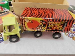 俄罗斯铁皮车,少见铁皮大货车,原盒,品相如图,车顶有细微裂纹