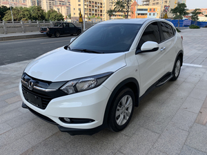 2019年本田缤智自动挡1.8排量三厢二手汽车白色二手越野车