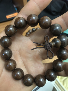 打家俱剩下的木头做的珠子黑垒木思儡木广西神木养生木