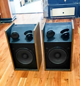 美国博士301第三代音箱一对,成色八新,因为买来就没怎么听