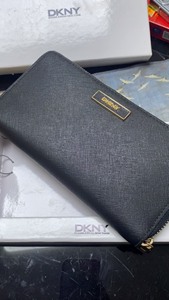 DKNY/唐可娜儿礼盒装长款拉链女士钱包，十字纹真皮