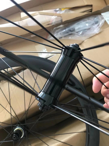 野兽碳刀碟刹轮组